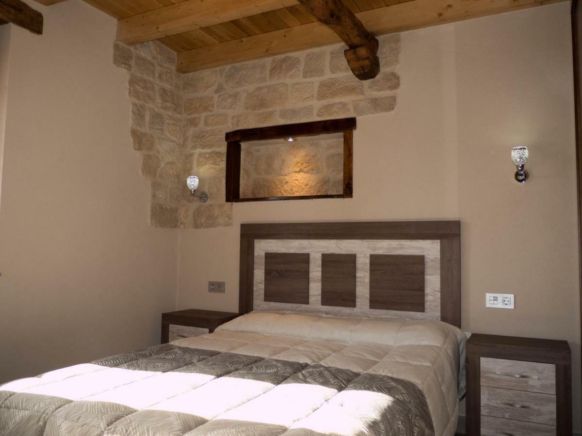 Apartamentos La Fabrica Villaluenga de la Vega ภายนอก รูปภาพ