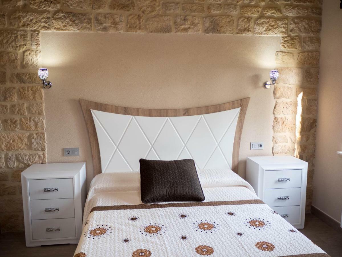 Apartamentos La Fabrica Villaluenga de la Vega ภายนอก รูปภาพ