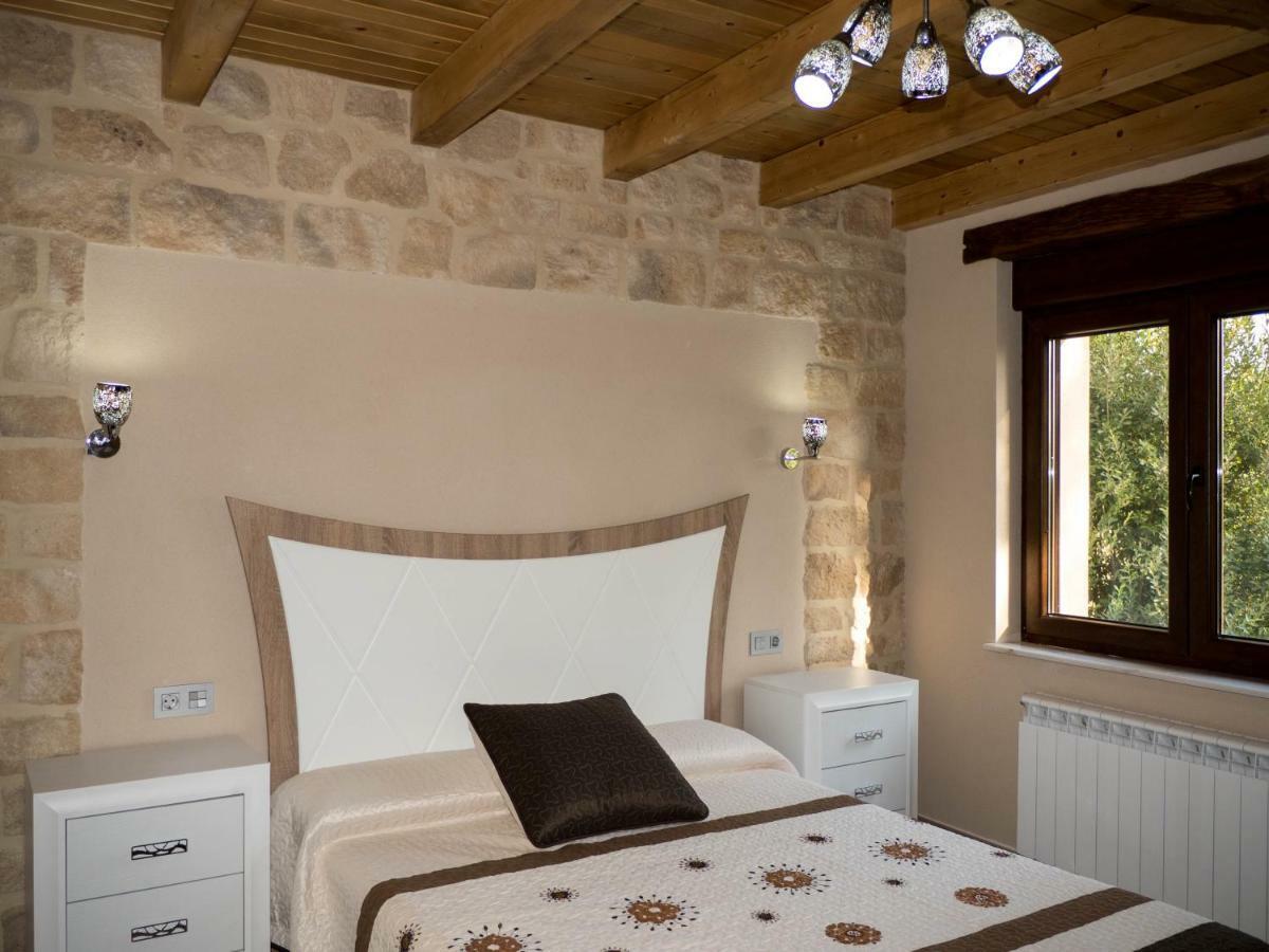 Apartamentos La Fabrica Villaluenga de la Vega ภายนอก รูปภาพ