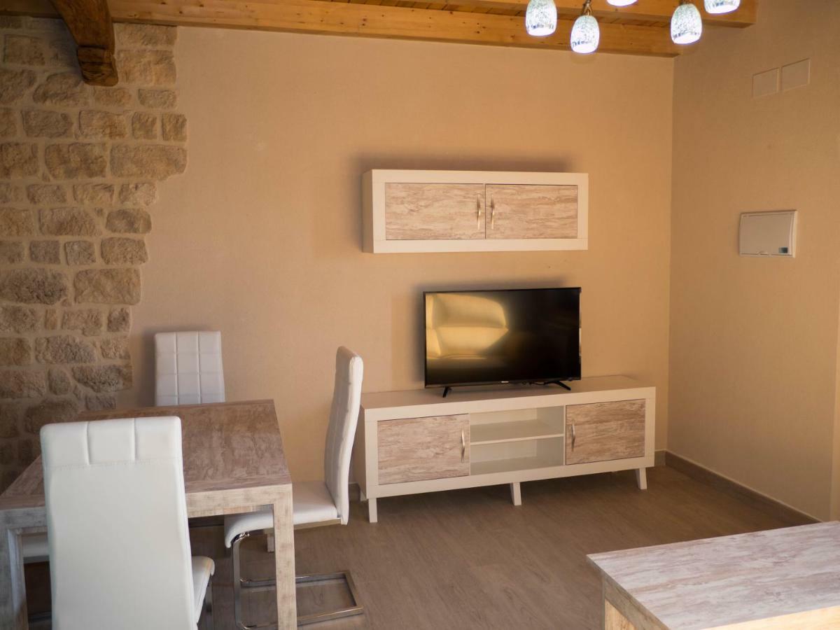 Apartamentos La Fabrica Villaluenga de la Vega ภายนอก รูปภาพ